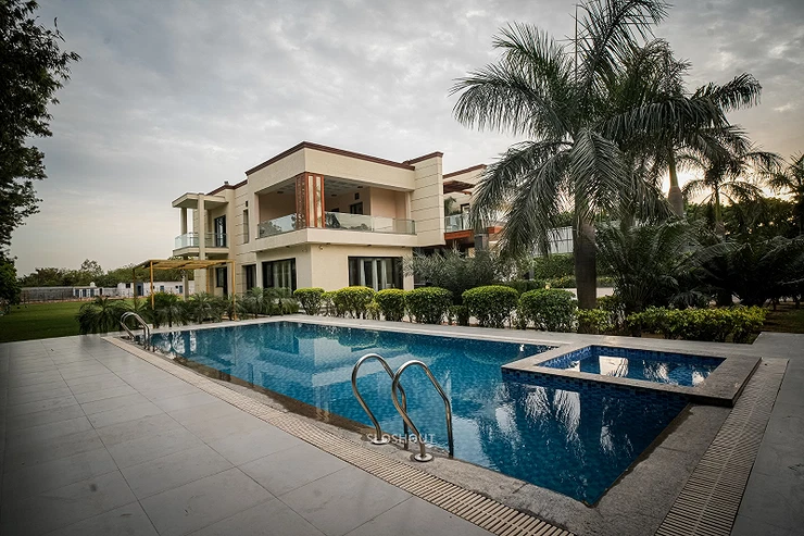 How to Choose the Perfect Pool Party Venue in Delhi NCR